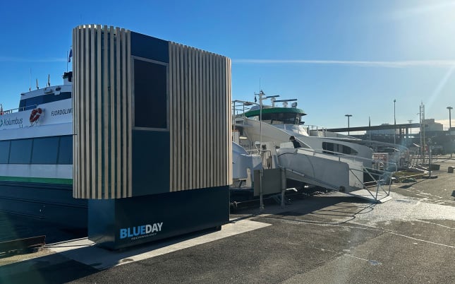 Ladestasjon for elektriske fartøy i Stavanger havn. Ladestasjon for elektriske fartøy i Stavanger havn.